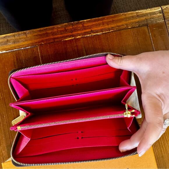 ☂️Louis Vuitton Animation 2015 Monogram Canvas Evasion Zippy Wallet☂️ - Picture 5 of 10